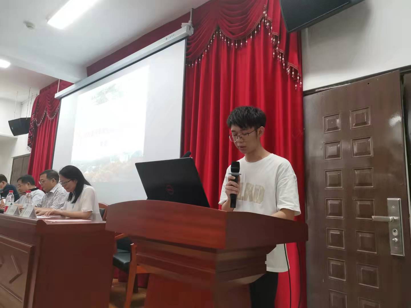 问鼎娱乐